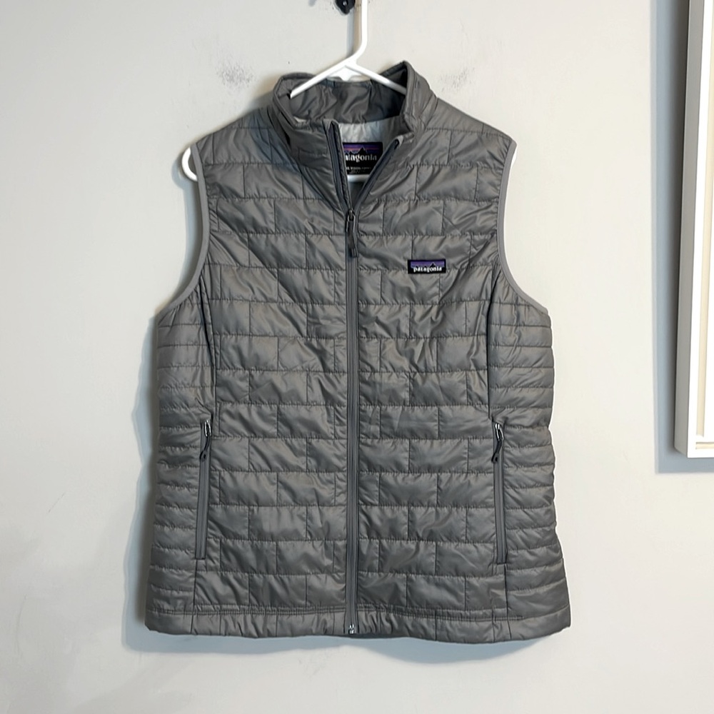 Patagonia women's gray puffer vest size extra large